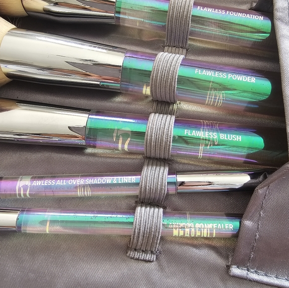 IT cosmetics brush set - Picture 5 of 6